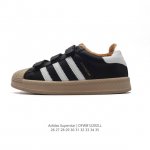 童鞋 阿迪达斯 儿童运动鞋 Adidas Superstar 三叶草经典贝壳头魔术贴休闲板鞋潮流男女童运动鞋 儿童复古百搭板鞋，鞋面皮革材质 标志性的贝壳鞋头，