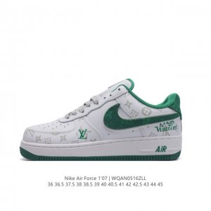 耐克 Nike Air Force 1 '07 Low 空军一号含气垫 低帮百搭厚底增高休闲运动板鞋。柔软、弹性十足的缓震性能和出色的中底设计，横跨复古与现代的