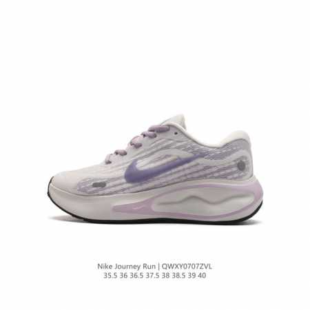 耐克 Nike Journey Run 女子透气公路跑步鞋 搭载柔软厚实的 Comfiride 泡绵缓震配置，助你征服充满挑战的路面，大步流星，微笑前行。该鞋款 - 点击图像关闭
