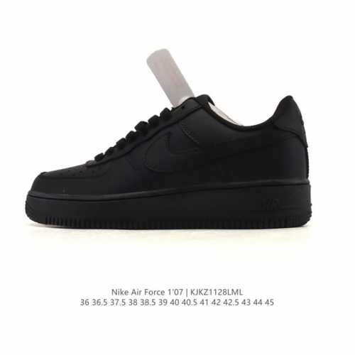 耐克 Nike Air Force 1 '07 Low 空军一号含气垫 低帮百搭厚底增高休闲运动板鞋。柔软、弹性十足的缓震性能和出色的中底设计，横跨复古与现代的