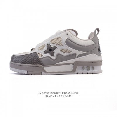 lv Skate Sneaker 路易威登 2025年新款运动板鞋 蛇年限定 春夏秀场初次亮相 此次以粒面牛皮革焕新呈现 加垫鞋领和鞋舌援引滑板鞋设计 科技鞋带