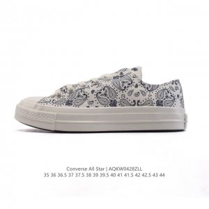 converse 低帮男女士运动鞋 匡威全明星复古 休闲百搭板鞋 春季花纹饰面 经典透气帆布面慢跑鞋。这个系列是匡威最古老的系列了。是匡威品牌公司 8年成立以来