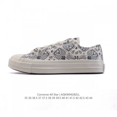 converse 低帮男女士运动鞋 匡威全明星复古 休闲百搭板鞋 春季花纹饰面 经典透气帆布面慢跑鞋。这个系列是匡威最古老的系列了。是匡威品牌公司 8年成立以来