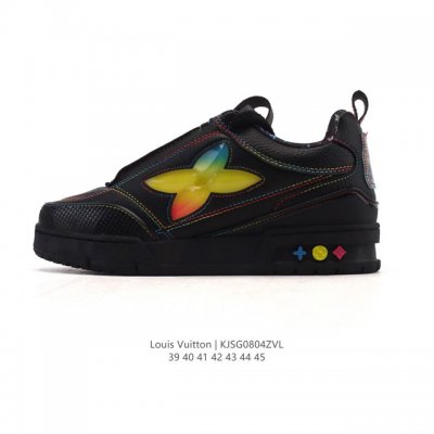 Lv Skate Sneaker 路易威登 2025年新款运动板鞋 蛇年限定 春夏秀场初次亮相，此次以粒面牛皮革焕新呈现。加垫鞋领和鞋舌援引滑板鞋设计，科技鞋带