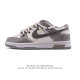公司级 耐克 Nike Dunk Low Retro 运动鞋复古板鞋 解构绑带 双鞋带，作为 80 年代经典篮球鞋款，起初专为硬木球场打造，后来成为席卷街头的时