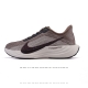 耐克 Nike Reactx Pegasus Plus Next Nature 超级飞马跑步鞋 厚底增高运动老爹鞋。登月兼顾迅疾外观和稳固脚感，后跟覆面和中足动