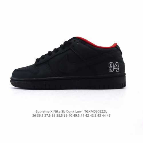 耐克 Nike Dunk Low Retro 运动鞋复古板鞋，作为 80 年代经典篮球鞋款，起初专为硬木球场打造，后来成为席卷街头的时尚标杆，现以经典细节和复古
