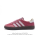 阿迪达斯 Adidas Originals Gazelle Indoor 复古三叶草防滑透明橡胶板鞋经典运动鞋。这款经典鞋,忠于原版设计,缀撞色三条纹和鞋跟饰片