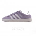 阿迪达斯 Adidas 三叶草Gazelle系列休闲鞋男女经典运动鞋，鞋身特殊的猪八皮革材质和简单百搭的特点，让 Gazelle 一直活跃在街头。T字鞋头、压模