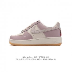 耐克 Nike Air Force 1 '07 Low 空军一号含气垫 小白鞋 低帮百搭厚底增高休闲运动板鞋。柔软、弹性十足的缓震性能和出色的中底设计，横跨复古