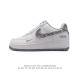 耐克nike Air Force 1 Low 空军一号 Af1 小白鞋 低帮百搭厚底增高休闲运动板鞋。柔软、弹性十足的缓震性能和出色的中底设计，横跨复古与现代的