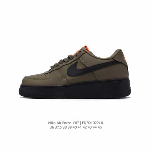 耐克 Nike Air Force 1 '07 Low 空军一号含气垫 低帮百搭厚底增高休闲运动板鞋。柔软、弹性十足的缓震性能和出色的中底设计，横跨复古与现代的
