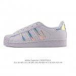 阿迪达斯 Adidas Superstar 2025年新款鞋子 蛇年新款经典贝壳头系列 新款休闲板鞋潮流女士运动鞋 。鞋面柔软皮革拼接材质 标志性的贝壳鞋头，简
