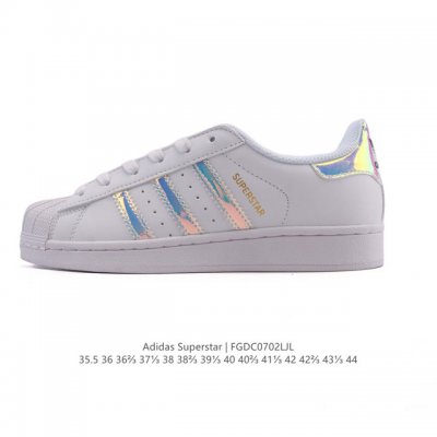 阿迪达斯 Adidas Superstar 2025年新款鞋子 蛇年新款经典贝壳头系列 新款休闲板鞋潮流女士运动鞋 。鞋面柔软皮革拼接材质 标志性的贝壳鞋头，简