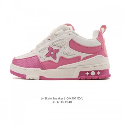 Lv Skate Sneaker 路易威登 2025年新款运动板鞋 蛇年限定 春夏秀场初次亮相，此次以粒面牛皮革焕新呈现。加垫鞋领和鞋舌援引滑板鞋设计，科技鞋带