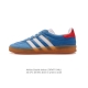 阿迪达斯 Adidas Originals Gazelle Indoor复古三叶草防滑透明橡胶板鞋经典运动鞋。这款经典鞋,忠于原版设计,缀撞色三条纹和鞋跟饰片。