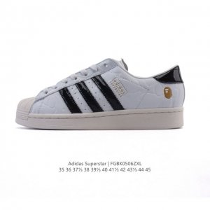 阿迪达斯 Adidas Superstar 2025年新款鞋子 蛇年新款经典贝壳头系列 新款休闲板鞋潮流男女士运动鞋 。鞋面柔软皮革拼接材质 标志性的贝壳鞋头，
