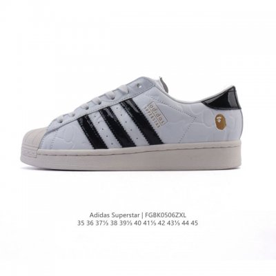 阿迪达斯 Adidas Superstar 2025年新款鞋子 蛇年新款经典贝壳头系列 新款休闲板鞋潮流男女士运动鞋 。鞋面柔软皮革拼接材质 标志性的贝壳鞋头，