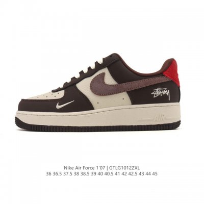 耐克 Nike Air Force 1 '07 Low 空军一号含气垫 低帮 小白鞋 百搭厚底增高休闲运动板鞋。柔软、弹性十足的缓震性能和出色的中底设计，横跨复
