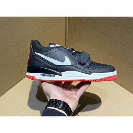 长期福利 外贸专供“312” 轰炸市场 #S版性价比 Air Jordan Legacy Aj312 低帮 鞋身采用了皮革材质打造 横跨鞋面的魔术贴十分吸睛 侧 - 点击图像关闭
