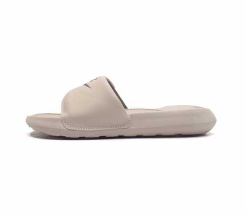 耐克 Nike Victori One Slide 耐克 夏季时尚舒适 高品质 一字拖鞋沙滩鞋拖鞋 采用全新柔软泡棉 响应灵敏 轻盈非凡 打造休闲舒适的穿着体验