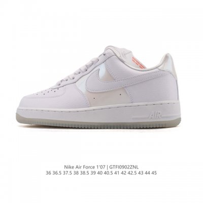 耐克 Nike Air Force 1 '07 Low 空军一号含气垫 低帮百搭厚底增高休闲运动板鞋。柔软、弹性十足的缓震性能和出色的中底设计，横跨复古与现代的