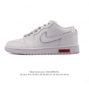 公司级 耐克 Nike Dunk Low Retro 运动鞋复古板鞋。作为 80 年代经典篮球鞋款，起初专为硬木球场打造，后来成为席卷街头的时尚标杆，现以经典细