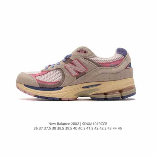 新百伦 New Balance 2002R 跑鞋 男女运动鞋厚底老爹鞋。沿袭了面世之初的经典科技，以 ENCAP 中底配以升级版 N-ERGY 缓震物料。鞋面则