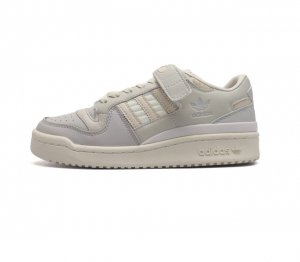 Adidas 阿迪达斯 正品三叶草 Forum Low 男女运动鞋 摩登演绎篮球风的经典鞋 英文的 Forum 是进行表达的场所 在这里 可以释放自己的热情 阐