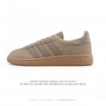 性价比版本 阿迪达斯 Adidas Handball Spezial 低帮三叶草学院风复古休闲板鞋 德训鞋 橡胶底柔软皮革经典运动鞋板鞋。圆头、缝合拼接设计、正