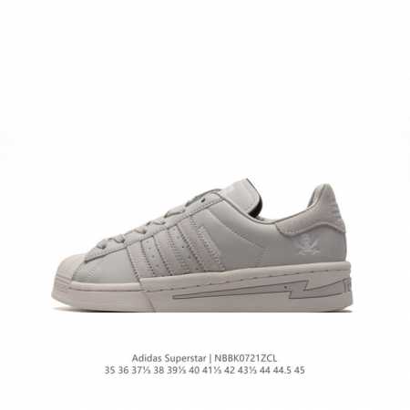 阿迪达斯 Adidas Superstar 三叶草经典贝壳头系列 新款休闲板鞋潮流男女士运动鞋 。鞋面柔软皮革材质 标志性的贝壳鞋头，锯齿三条纹，简约的线条。就 - 点击图像关闭