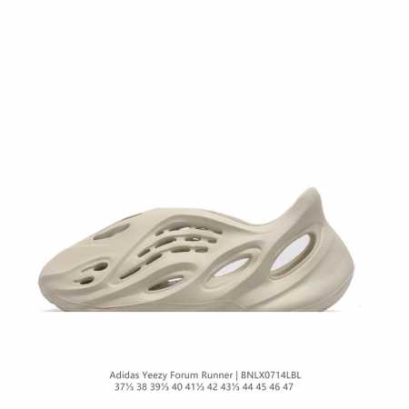 阿迪达斯ad Yeezy Foam Runner 洞洞鞋 原厂100%环保藻类3D利用材质,在未来还将会以耕地培养生产物料，来改革传统的球鞋生产模式，达到改善生 - 点击图像关闭