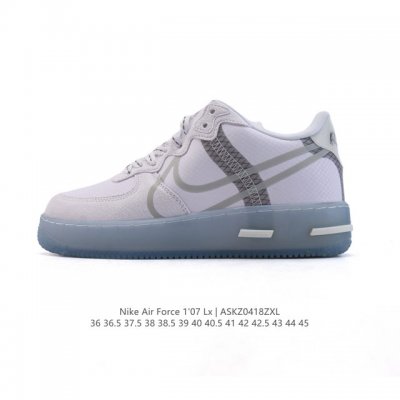 耐克 Nike Air Force 1 React Qs 空军一号 低帮 含气垫百搭休闲厚底增高运动板鞋。柔软、弹性十足的缓震性能和出色的中底设计，横跨复古与现