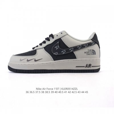 耐克 Nike Air Force 1 '07 Low 空军一号含气垫 低帮百搭厚底增高 小白鞋 休闲运动板鞋。柔软、弹性十足的缓震性能和出色的中底设计，横跨复