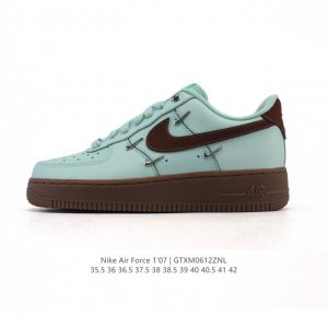公司级 耐克 Nike Air Force 1 '07 Low 空军一号含气垫 小金属钩 √ 低帮百搭厚底增高休闲运动板鞋。柔软、弹性十足的缓震性能和出色的中底