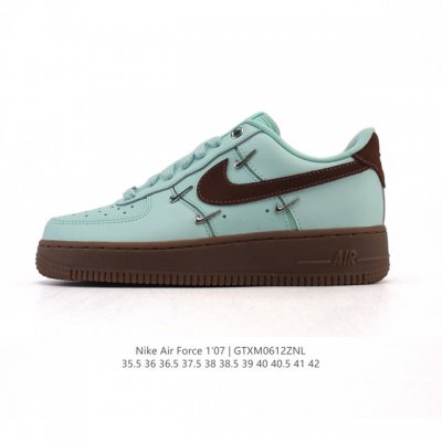 公司级 耐克 Nike Air Force 1 '07 Low 空军一号含气垫 小金属钩 √ 低帮百搭厚底增高休闲运动板鞋。柔软、弹性十足的缓震性能和出色的中底
