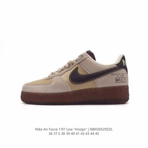 耐克 Nike Air Force 1 '07空军一号经典篮球鞋休闲运动鞋 穿上 Air Force 1 '07 运动鞋革新经典篮球鞋，助你踢踩跳跺、滑步旋转，
