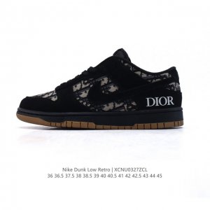 170 耐克 Nike Dunk Low Retro 运动鞋复古板鞋 迪奥联名。作为 80 年代经典篮球鞋款，起初专为硬木球场打造，后来成为席卷街头的时尚标杆，