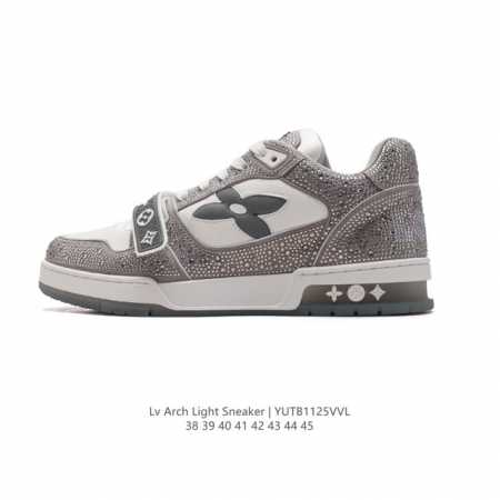 公司级 路易威登 Louis Vuitton Lv路易威登板鞋 时尚运动鞋 满钻潮厚底增高鞋 。舒适防滑底和百搭性霸屏整个时尚娱乐圈，细节调整完美主义！鞋面采用 - 点击图像关闭