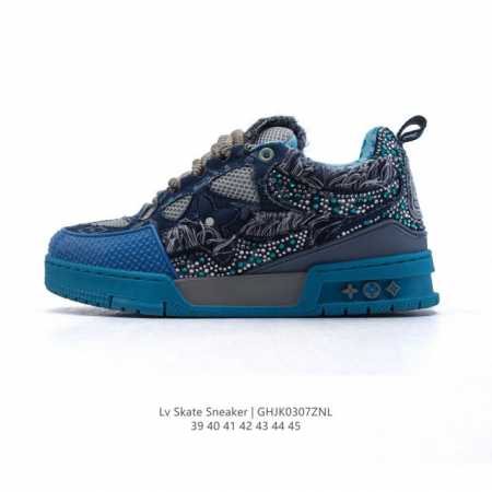 210 【公司级】Lv Skate Sneaker 路易威登 男士闪亮钻石鞋面运动板鞋于 2024 秋冬秀场初次亮相，此次以粒面牛皮革焕新呈现。加垫鞋领和鞋舌援 - 点击图像关闭