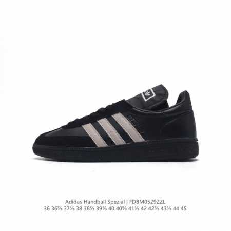 阿迪达斯 Adidas Handball Spezial 三叶草学院风复古休闲板鞋 德训鞋 橡胶底柔软皮革经典运动鞋板鞋。圆头、缝合拼接设计、正面绑带、鞋舌部位 - 点击图像关闭