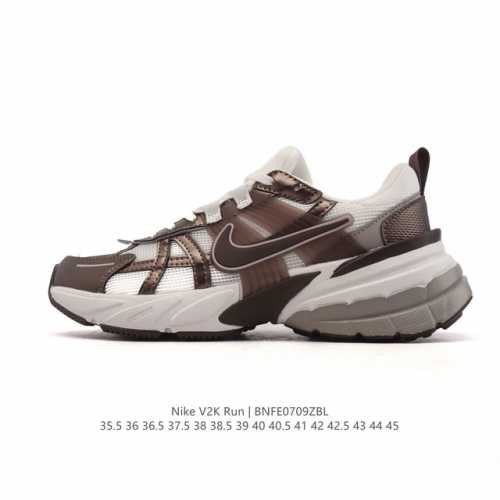 公司级 Nike 耐克 V2K Run 减震防滑 复古低帮运动跑步鞋 超火复古跑鞋，采用太空革组合呼吸网眼布鞋面材质，搭载正确4层组合底模，嵌入Tpu加固稳定模