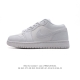 耐克 乔丹air Jordan 1 Low Aj1 乔1 乔丹1代aj1 低帮复古文化休闲运动篮球鞋。该鞋款从 1985 年元年款汲取设计灵感，焕新演绎简约经典