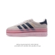 阿迪达斯 Adidas 三叶草 Gazelle Bold复古怀旧风厚底增高运动板鞋潮。阿迪达斯万年不败的人气鞋款gazelle ，以三层厚磅鞋底设计。一层层的堆