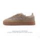 adidas 阿迪达斯 男女款运动鞋 三叶草Samba Velentine 休闲鞋 德训鞋 复古板鞋经典运动鞋。一款阿迪达斯的Samba面包鞋，该鞋具有厚实的用