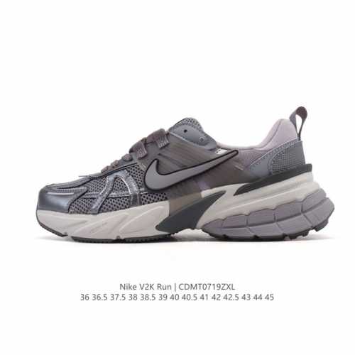 公司级 Nike 耐克 V2K Run 减震防滑 复古低帮运动跑步鞋 超火复古跑鞋，采用太空革组合呼吸网眼布鞋面材质，搭载正确4层组合底模，嵌入Tpu加固稳定模