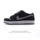 耐克 Nike Sb Dunk Low Pro 男女同款运动鞋复古板鞋。采用柔软皮革鞋面，经久耐穿，塑就如元年款 Dunk 般的复古质感。鞋头透气孔，搭配鞋口和