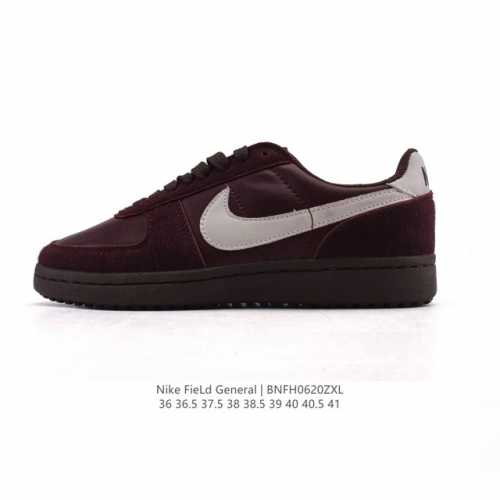耐克烽火Nike Field General 82 Sp 低帮复古篮球鞋 这款专为烤架战士设计的运动鞋采用 1982 年经典的白 红 黑配色，采用皮革和弹道尼龙