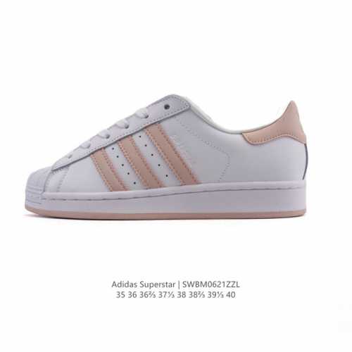 阿迪达斯 Adidas Superstar 2025年新款鞋子 蛇年新款经典贝壳头系列 新款休闲板鞋潮流女士运动鞋 。鞋面柔软皮革拼接材质 标志性的贝壳鞋头，简
