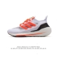 阿迪达斯 爆米花 男女鞋 Adidas Ultraboost 21低帮畅跑缓震回弹跑步运动鞋，Ultraboost 21以全新的外观示人。此次采用全新编制纹理的